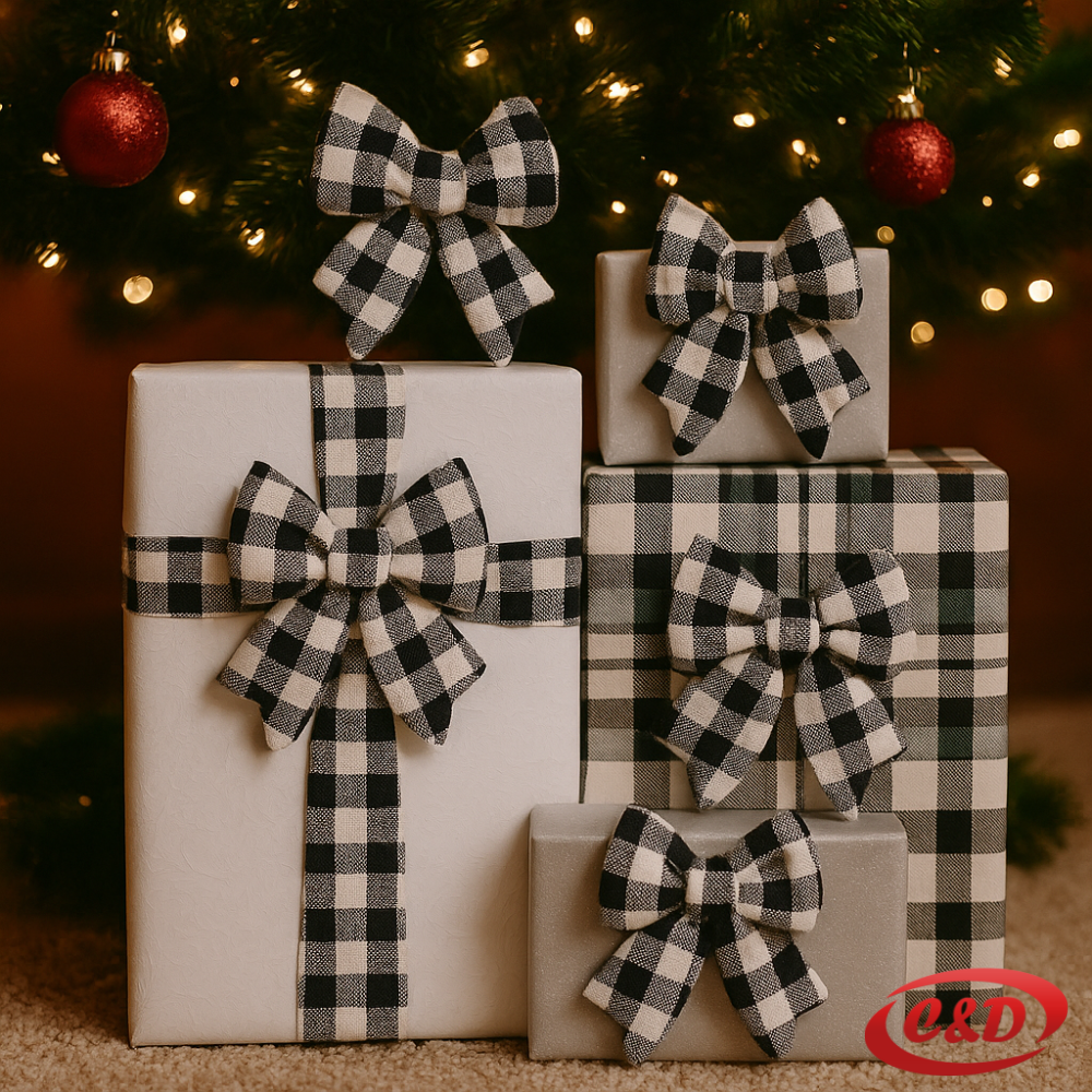 Novogodišnje mašne 3/1 u bijelo-crnoj boji, poliester, 8×7 cm.