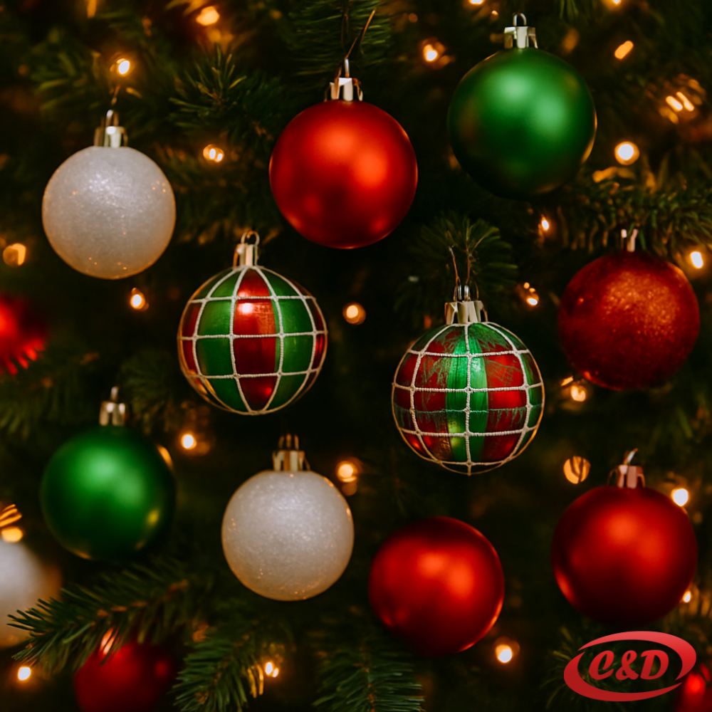 Set božićnih kugli 6 cm, crvene, bijele i zelene, pakiranje 30 kom.