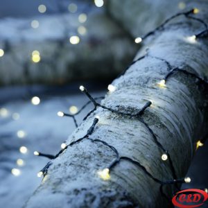 LED lampice GUTTORM dužine 55 m sa 1000 LED lampica u toploj bijeloj boji, zelena žica, statično svjetlo, IP44, električni priključak s tajmerom.