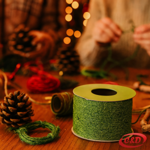 Zelena dekorativna traka 300×4 cm.