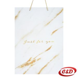 Bijela poklon vrećica sa zlatnim detaljima, dimenzija 33 × 45 × 10 cm, idealna za poklone i proslave