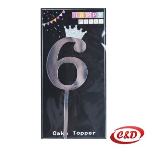 Srebrni toper za tortu broj 6, visine 20 cm, plastika/PVC, idealan za rođendanske proslave.