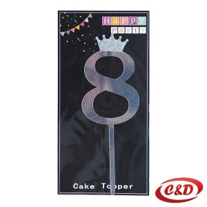 Srebrni toper za tortu broj 8, visine 20 cm, plastika/PVC, idealan za rođendanske proslave.