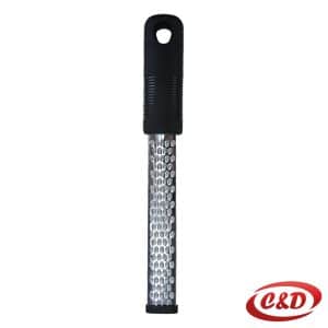 Metalni ribež za sir sa plastičnom drškom 16 cm.