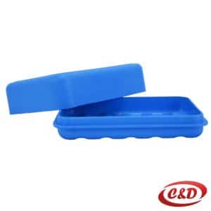 Plava plastična posuda za sapun s poklopcem dimenzija 10 × 7 × 2 cm