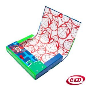 Spider-Man Academy koferčić A4 od lakiranog kartona s crvenom ručkom dimenzija 31 × 23 × 5 cm