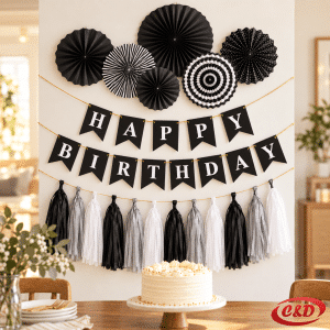 Uradi sam set za rođendan sa crno-bijelim lepezama, resama i crnim Happy Birthday natpisom