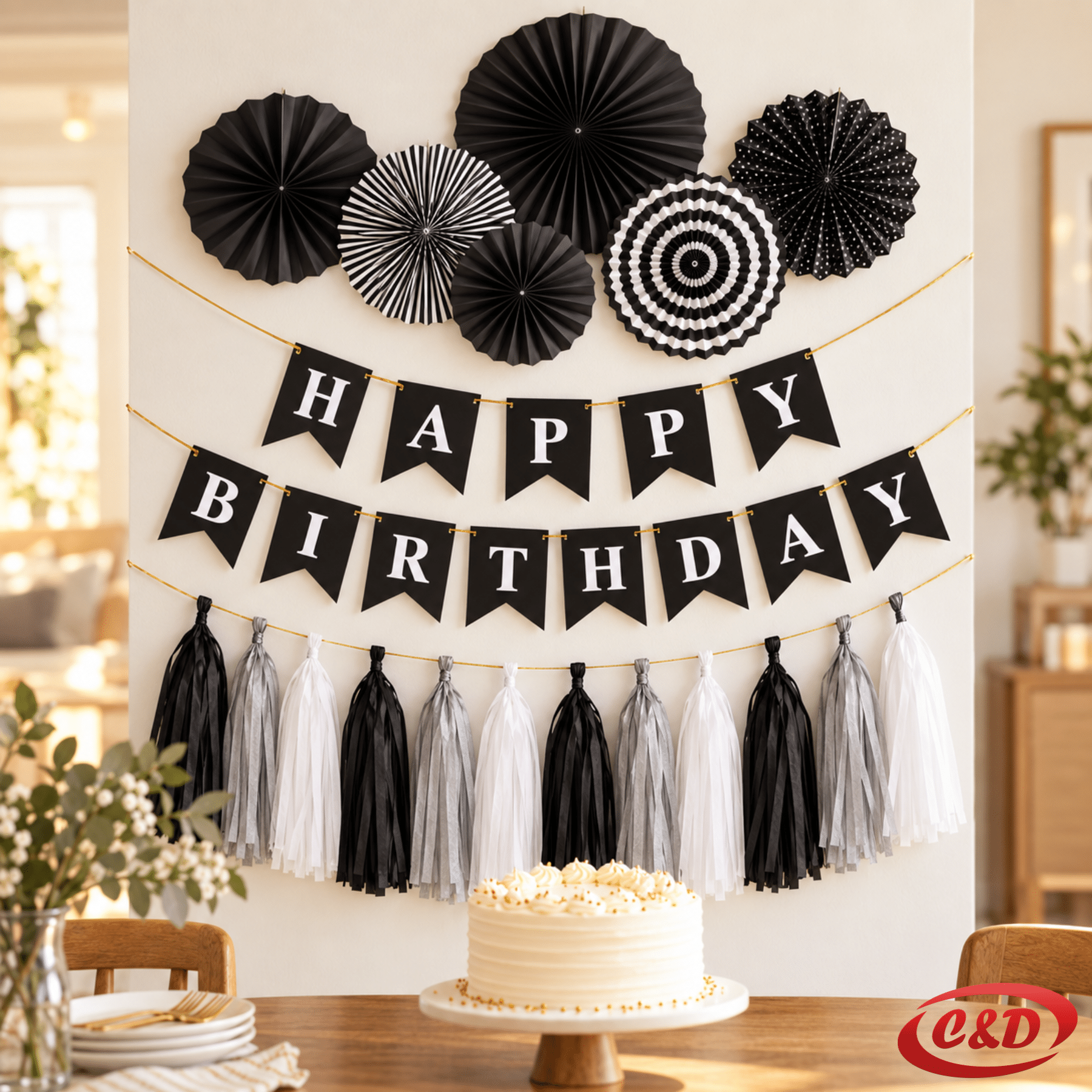 Uradi sam set za rođendan sa crno-bijelim lepezama, resama i crnim Happy Birthday natpisom